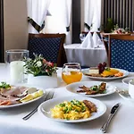 Diamond W Bialym Dworku Hotel *