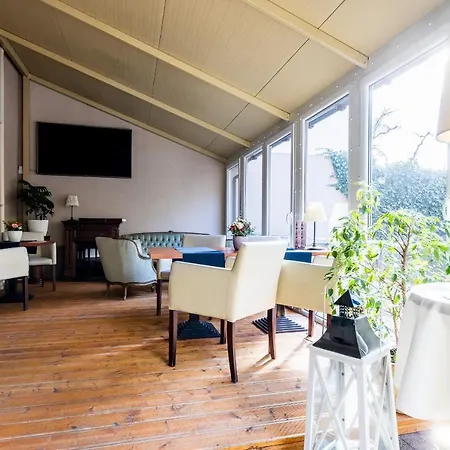 Hotel Diamond W Białym Dworku *