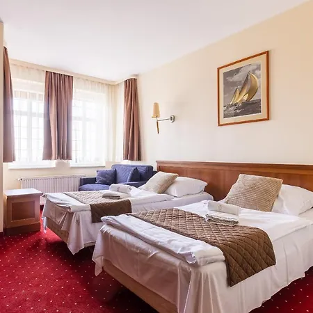 Hotel Diamond W Białym Dworku *