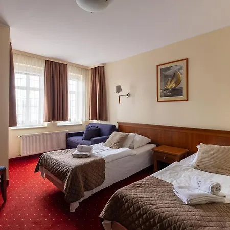 Diamond W Bialym Dworku Hotell *