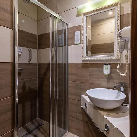 Hotel Diamond W Białym Dworku *