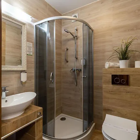 Diamond W Bialym Dworku Hotell *