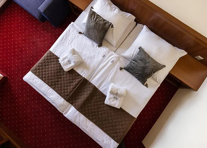 Diamond W Bialym Dworku Отель *