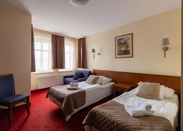 Diamond W Bialym Dworku Hotel *